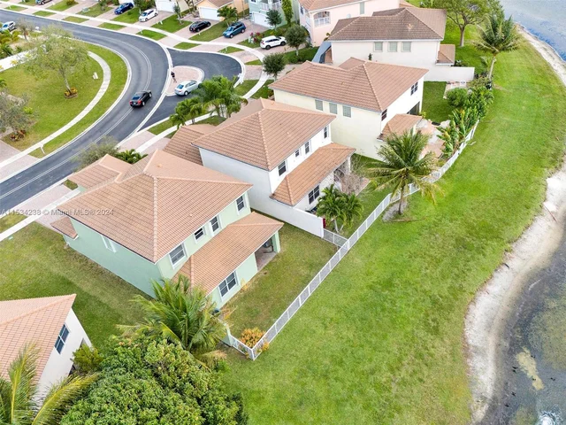 746 Perdido Heights Dr, Palm Beach FL 33413