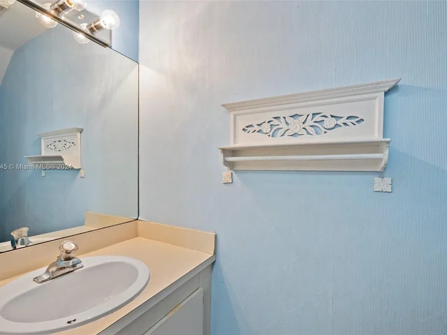 1906 Discovery Cir E, Deerfield Beach FL 33442