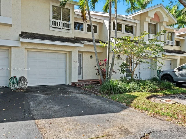 1906 Discovery Cir E, Deerfield Beach FL 33442