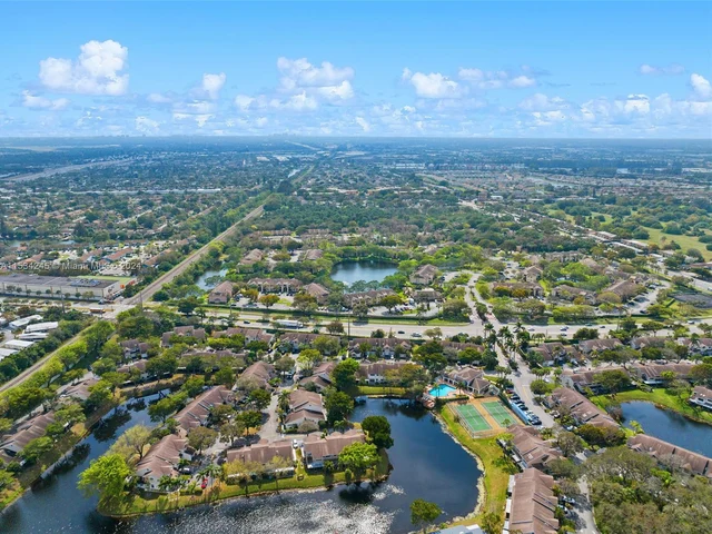 1906 Discovery Cir E, Deerfield Beach FL 33442