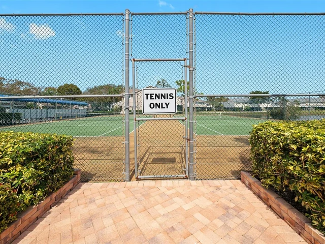 1906 Discovery Cir E, Deerfield Beach FL 33442