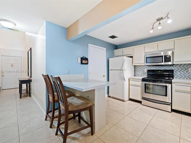 1906 Discovery Cir E, Deerfield Beach FL 33442