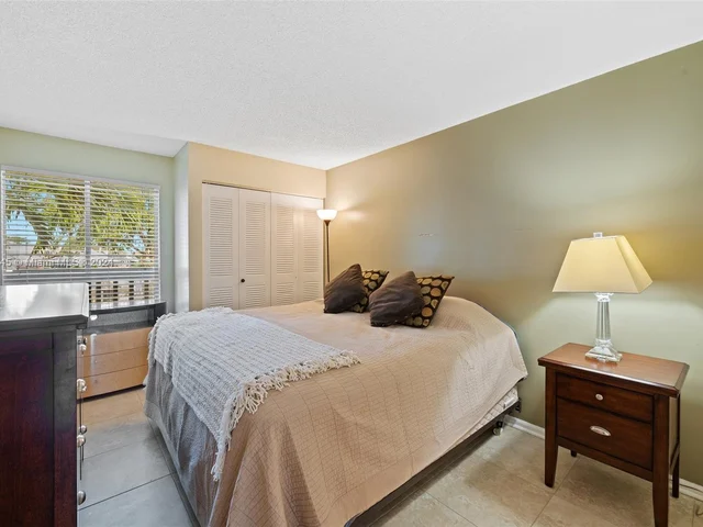 1906 Discovery Cir E, Deerfield Beach FL 33442