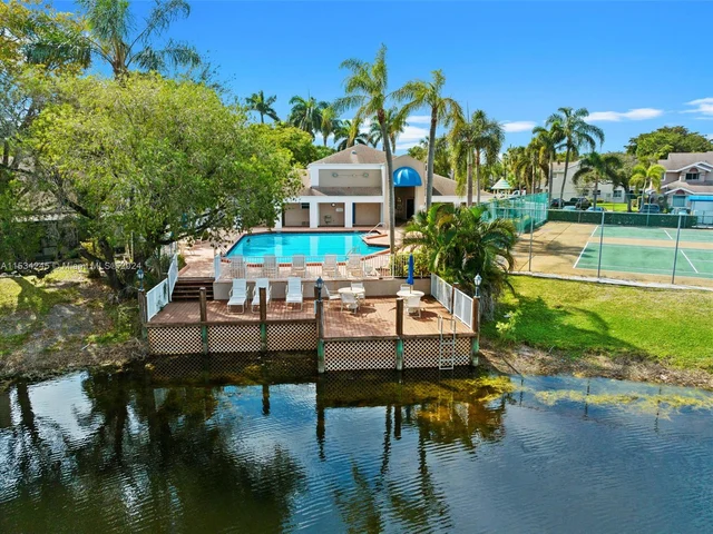 1906 Discovery Cir E, Deerfield Beach FL 33442