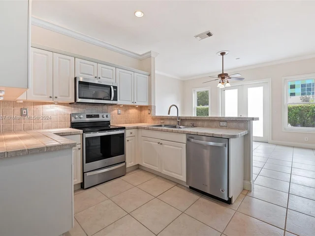 15962 SW 143rd Ln, Miami FL 33196