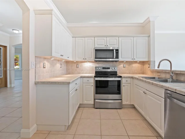 15962 SW 143rd Ln, Miami FL 33196