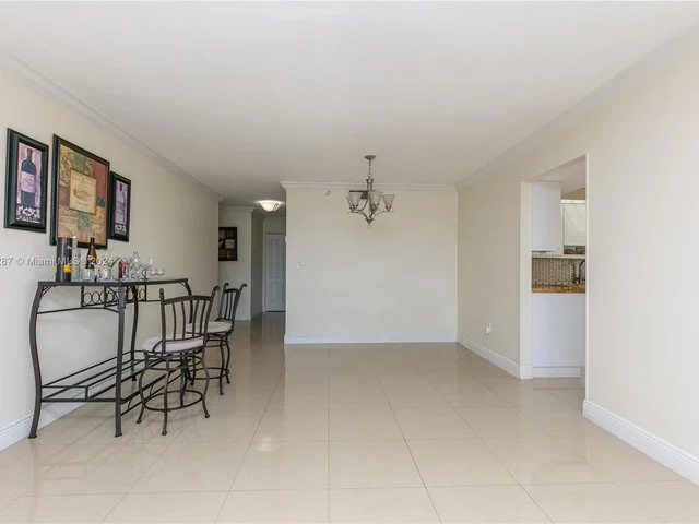 7705 Abbott Ave # 408, Miami Beach FL 33141