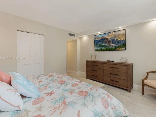 4250 Galt Ocean Dr # 5K, Fort Lauderdale FL 33308