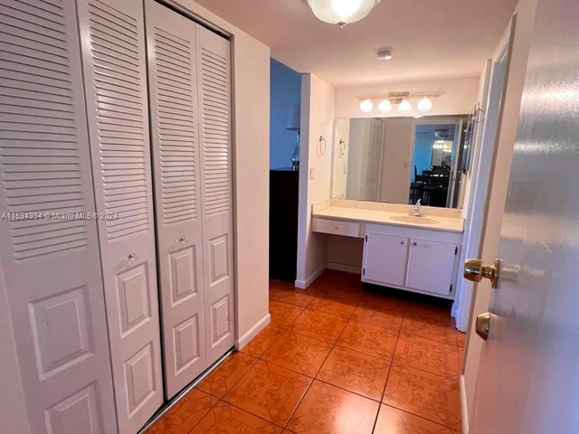 20301 W Country Club Dr # 1030, Aventura FL 33180