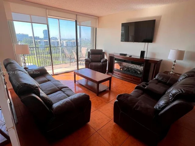 20301 W Country Club Dr # 1030, Aventura FL 33180