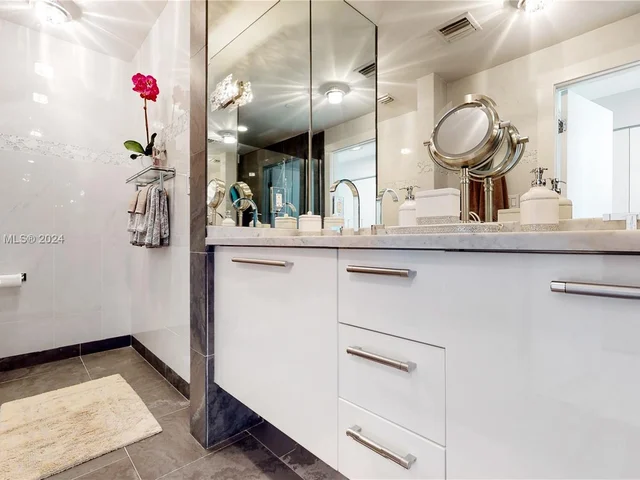 900 Biscayne Blvd # 2901, Miami FL 33132