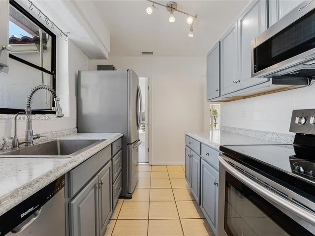 1520 SW 19th Ave, Miami FL 33145