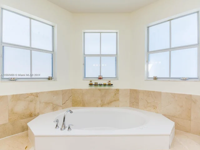 7013 NW 104th Ct, Doral FL 33178