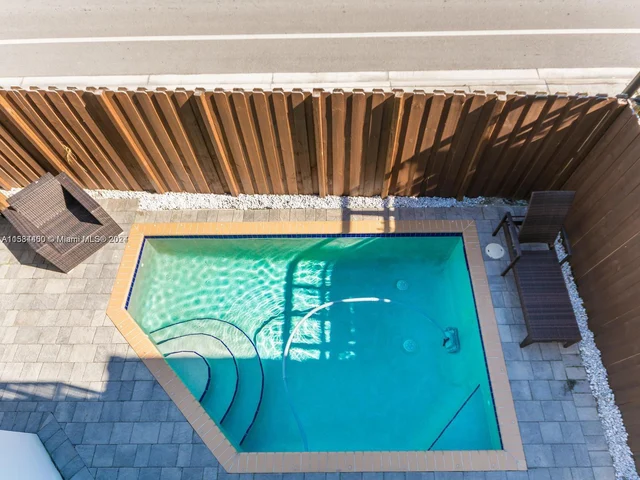 7013 NW 104th Ct, Doral FL 33178