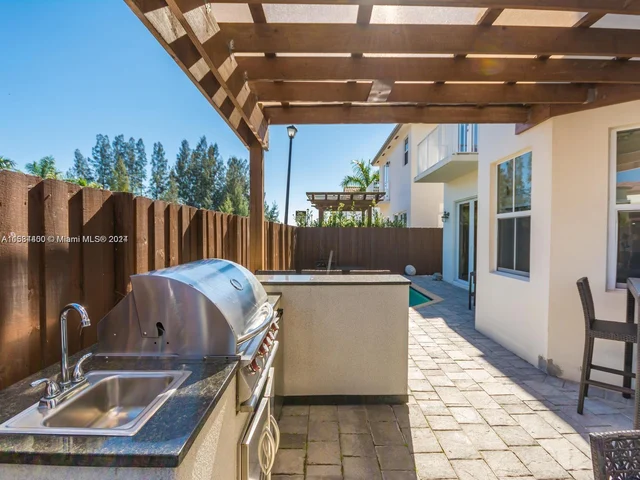 7013 NW 104th Ct, Doral FL 33178