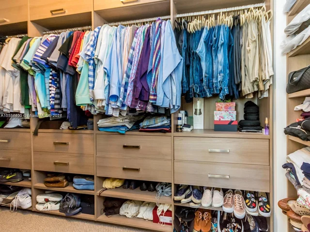 7013 NW 104th Ct, Doral FL 33178