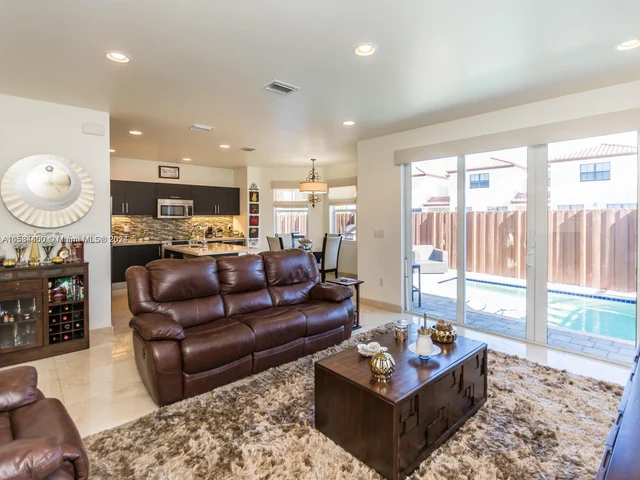 7013 NW 104th Ct, Doral FL 33178