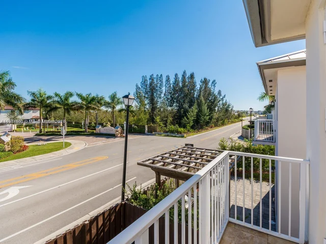 7013 NW 104th Ct, Doral FL 33178