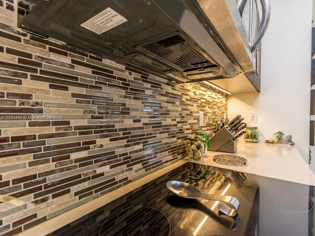 7013 NW 104th Ct, Doral FL 33178