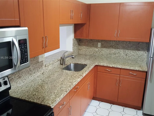 8625 NW 8th St # 401, Miami FL 33126