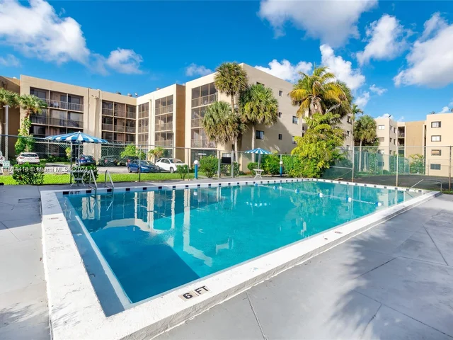 8625 NW 8th St # 401, Miami FL 33126