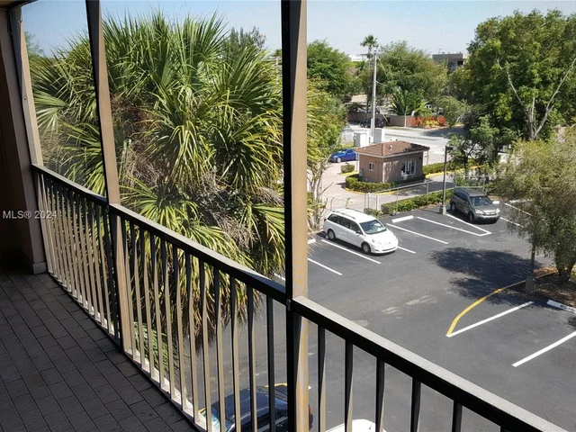 8625 NW 8th St # 401, Miami FL 33126