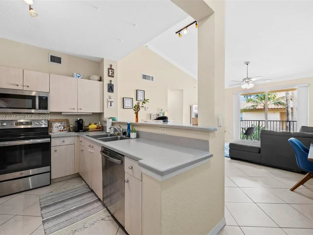 1805 N Flagler Dr # 313, West Palm Beach FL 33407