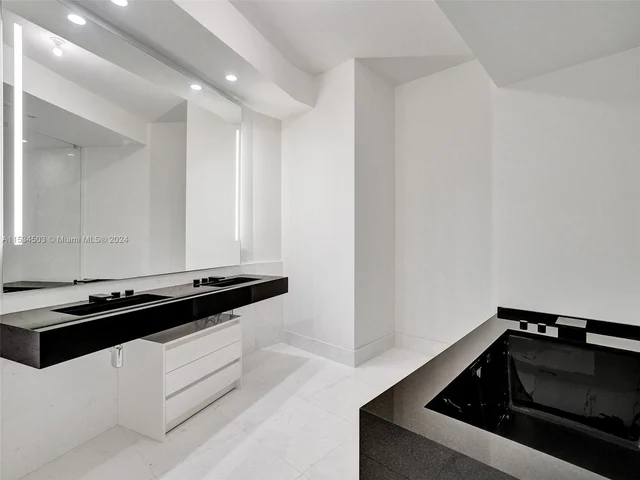 18555 Collins Ave # 1903, Sunny Isles Beach FL 33160