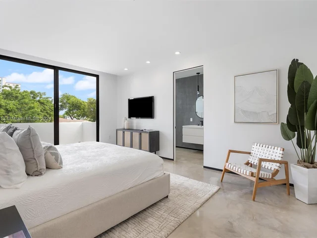 2975 SW 23rd Ter # 2975, Miami FL 33145