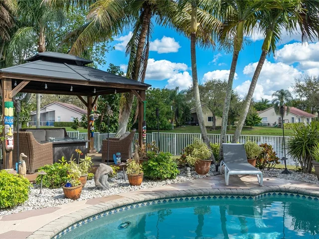 10462 NW 48th Pl, Coral Springs FL 33076