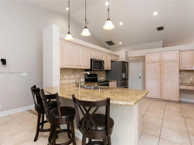 10462 NW 48th Pl, Coral Springs FL 33076