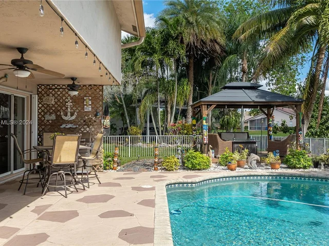 10462 NW 48th Pl, Coral Springs FL 33076