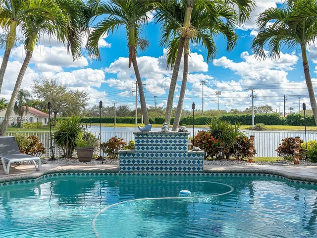 10462 NW 48th Pl, Coral Springs FL 33076