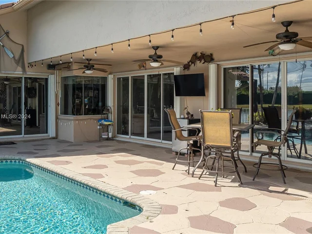 10462 NW 48th Pl, Coral Springs FL 33076