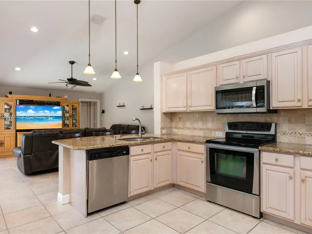 10462 NW 48th Pl, Coral Springs FL 33076