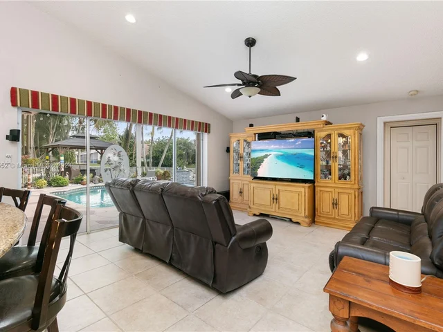 10462 NW 48th Pl, Coral Springs FL 33076