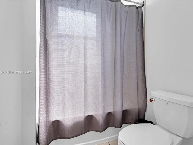 21016 NE 2nd Ct, Miami FL 33179