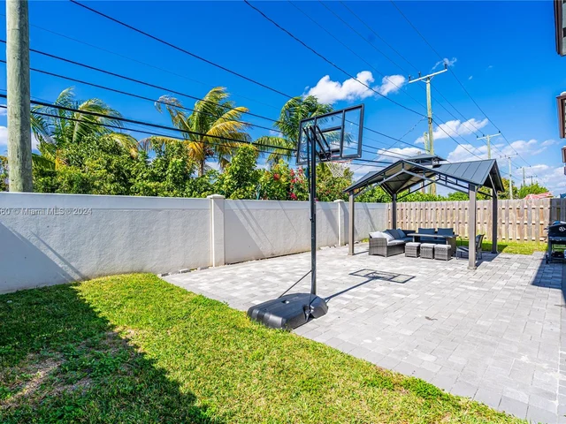 21016 NE 2nd Ct, Miami FL 33179