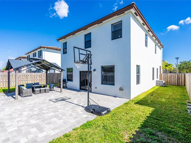 21016 NE 2nd Ct, Miami FL 33179