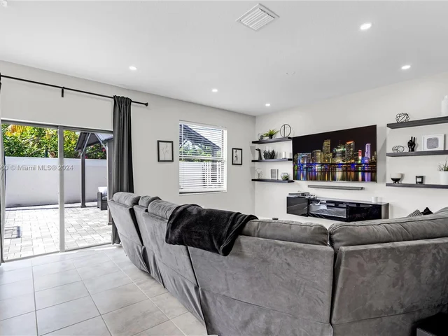 21016 NE 2nd Ct, Miami FL 33179