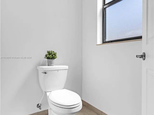 21016 NE 2nd Ct, Miami FL 33179