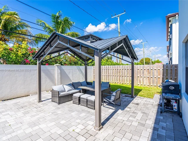 21016 NE 2nd Ct, Miami FL 33179