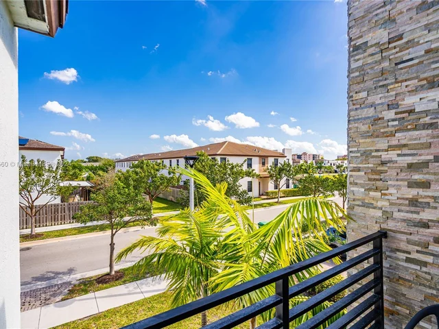 21016 NE 2nd Ct, Miami FL 33179