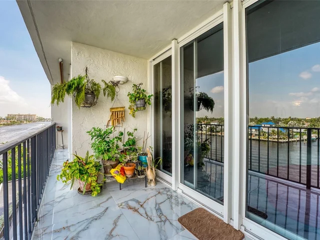 521 N Riverside Dr # 506, Pompano Beach FL 33062