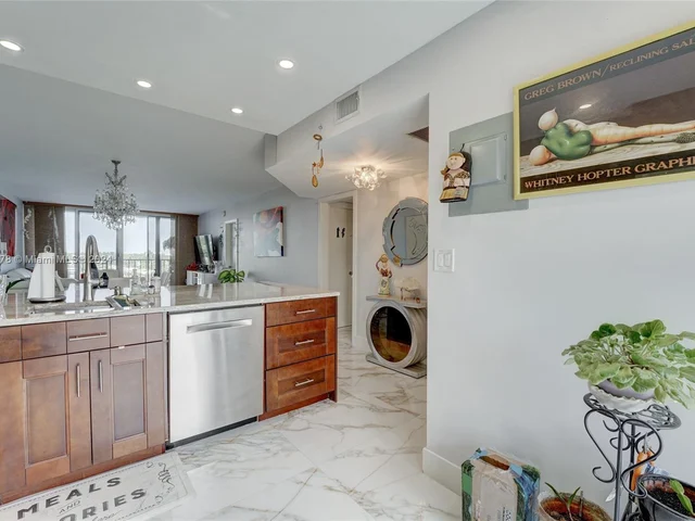 521 N Riverside Dr # 506, Pompano Beach FL 33062