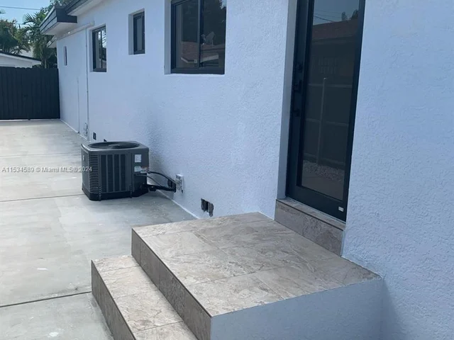 534 E 30th St # 1, Hialeah FL 33013