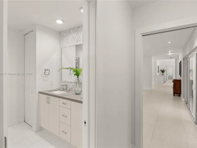 12205 SW 69th Pl, Pinecrest FL 33156