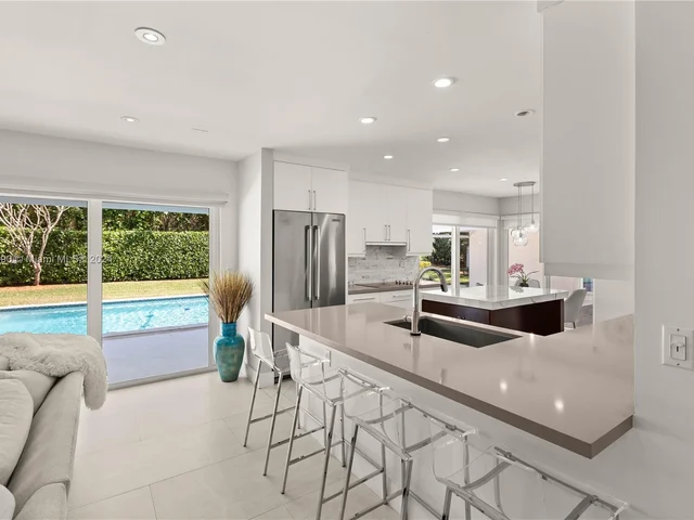 12205 SW 69th Pl, Pinecrest FL 33156