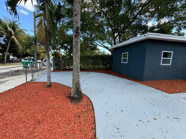 434 NW 110th St, Miami FL 33168