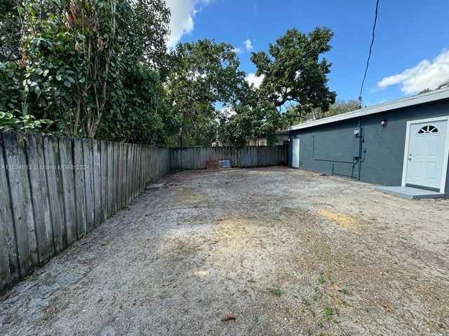 434 NW 110th St, Miami FL 33168